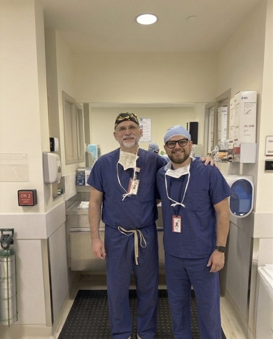 Dr. Freddy Aldaz con el Dr. Marc Levitt en Children's National Hospital